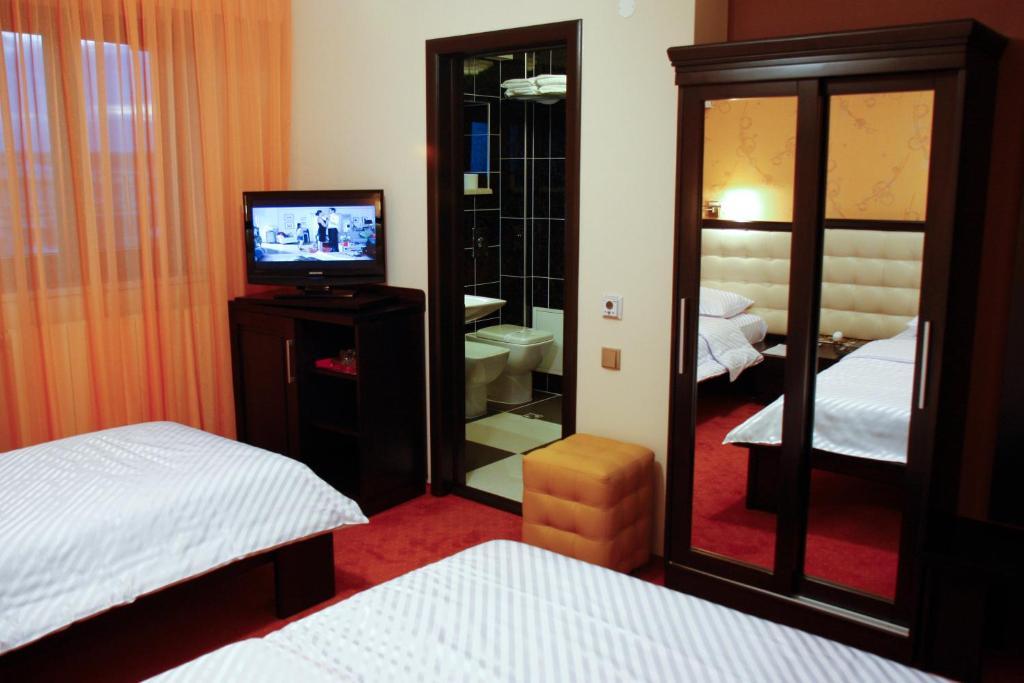 Hotel Anna Junior Targu Jiu Phòng bức ảnh